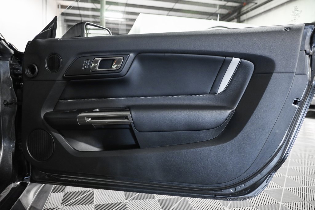 Used 2020 Ford Mustang Shelby GT500 w/ Carbon Fiber Track Pack image 22