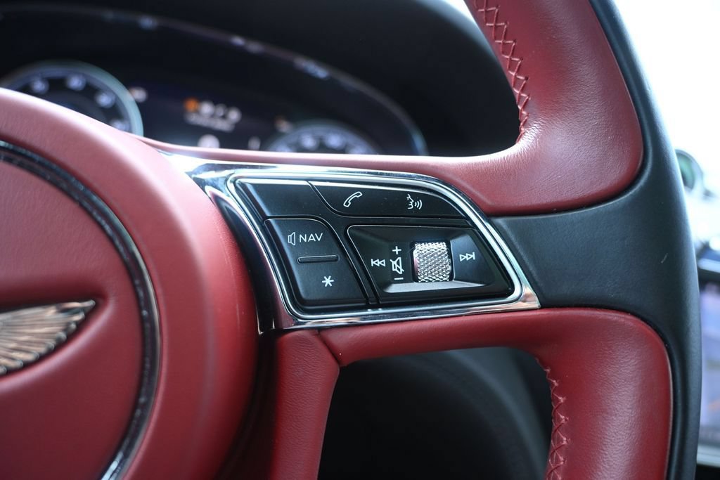 Used 2020 Bentley Bentayga AWD/4WD image 34