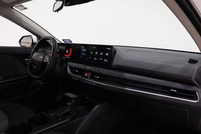 Used 2025 Kia K4 LXS image 18