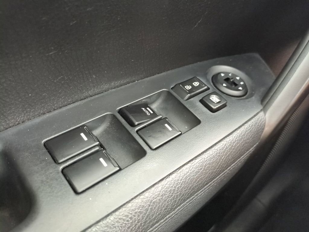 Used 2012 Kia Sorento LX image 25