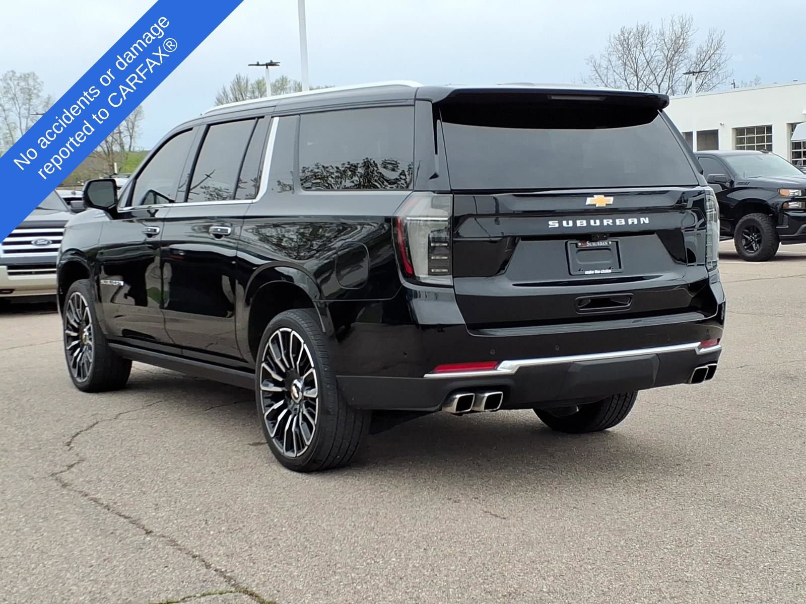Used 2025 Chevrolet Suburban High Country AWD/4WD image 8