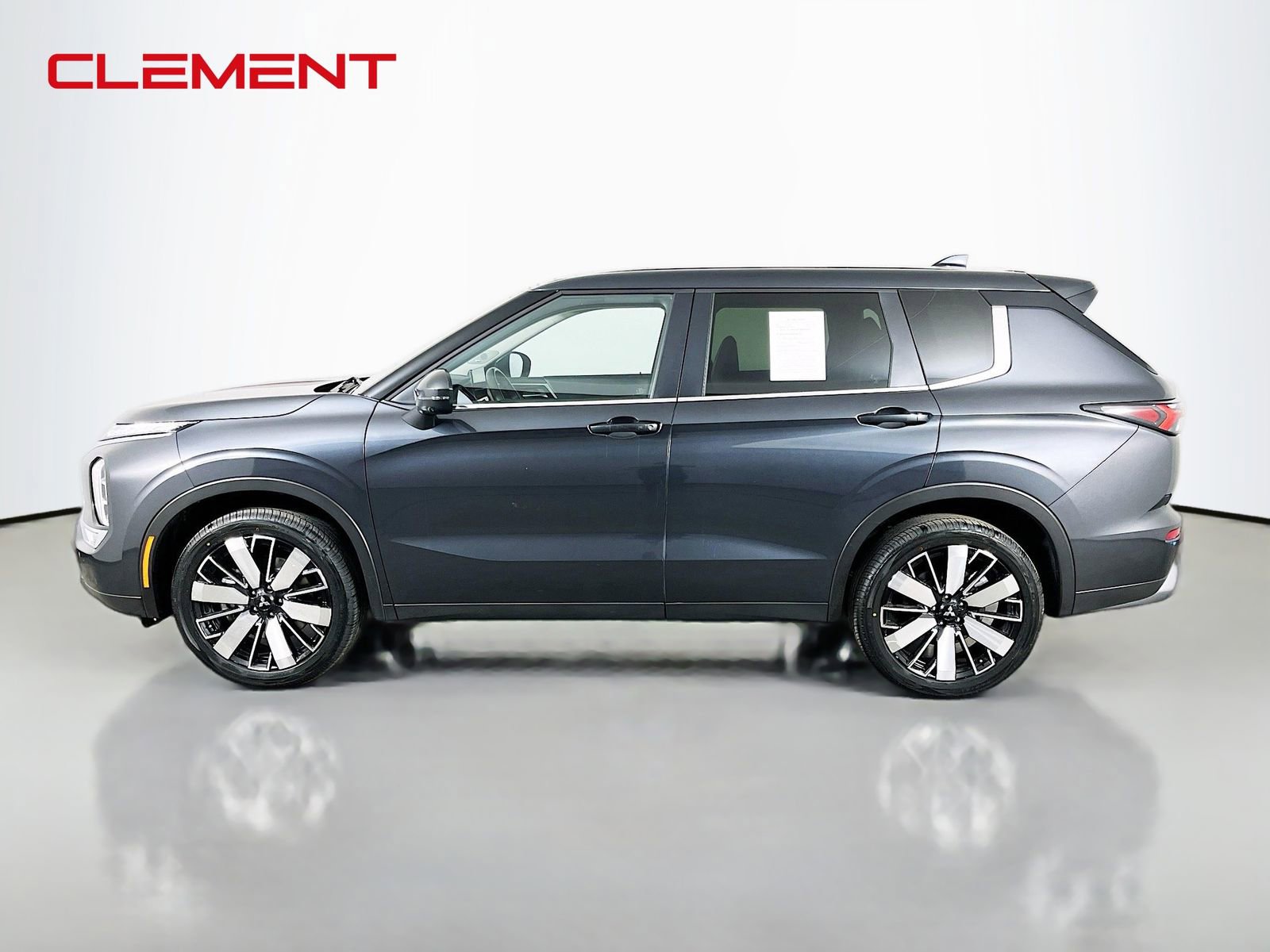 Used 2025 Mitsubishi Outlander SE FWD image 5