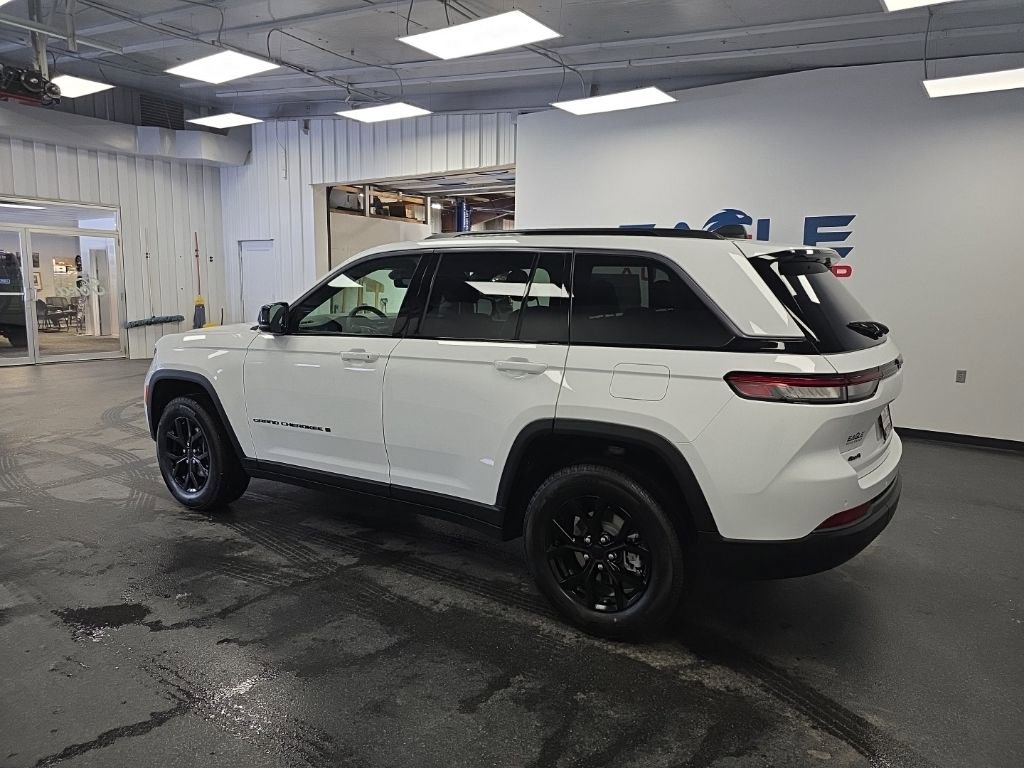 New 2026 Jeep Grand Cherokee Altitude AWD/4WD image 7