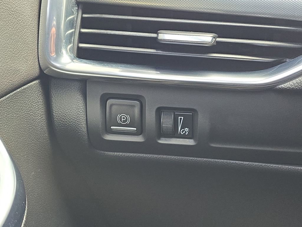 Used 2022 Cadillac XT4 Premium Luxury w/ Driver Assist Package image 19