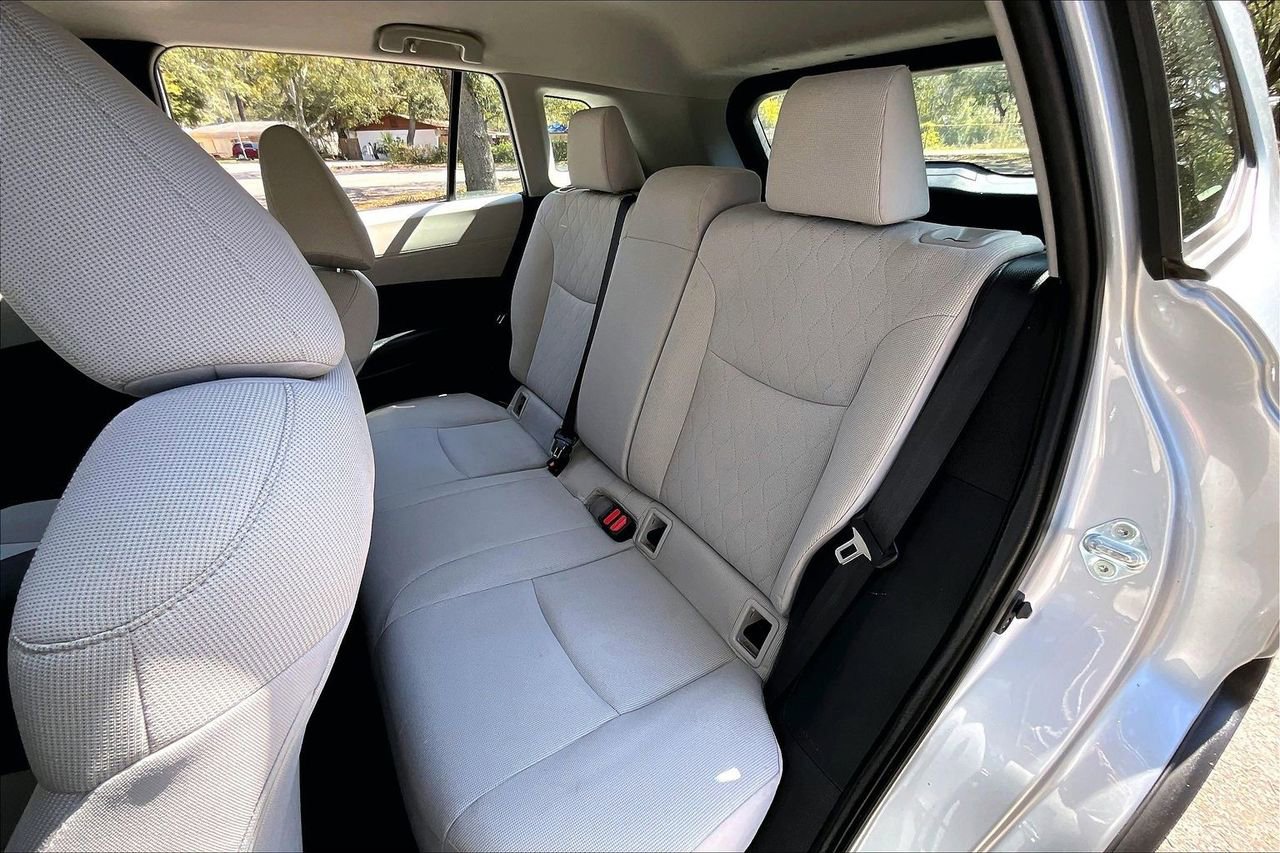 Used 2023 Toyota Corolla Cross L image 19