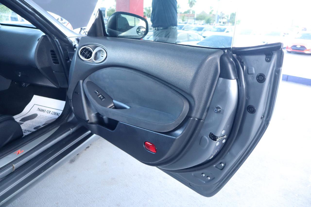 Used 2014 Nissan 370Z Touring RWD image 32