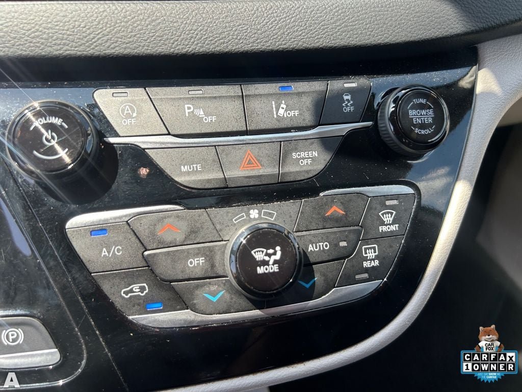 Certified 2024 Chrysler Pacifica Touring-L FWD image 24