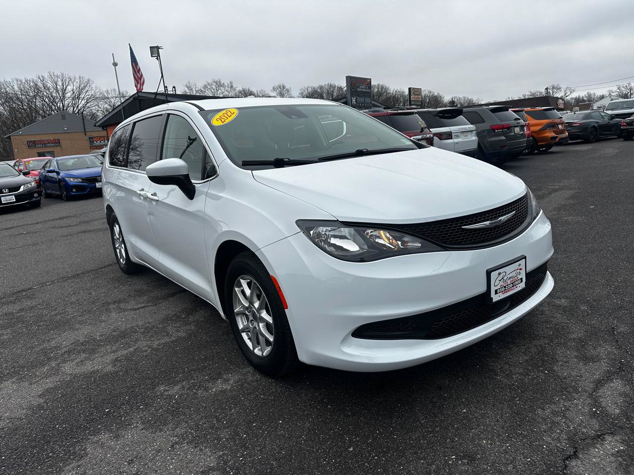 Used 2022 Chrysler Voyager LX FWD image 3