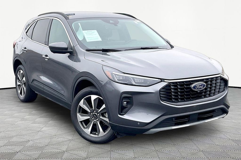 Used 2024 Ford Escape Platinum image 3