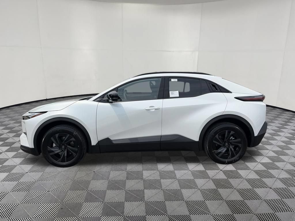 Used 2026 Toyota C-HR AWD/4WD image 5