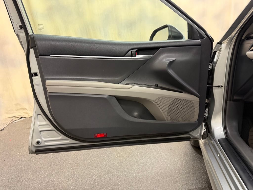 Used 2022 Toyota Camry SE FWD image 12