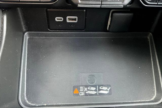 Used 2023 Chevrolet Suburban Premier image 16