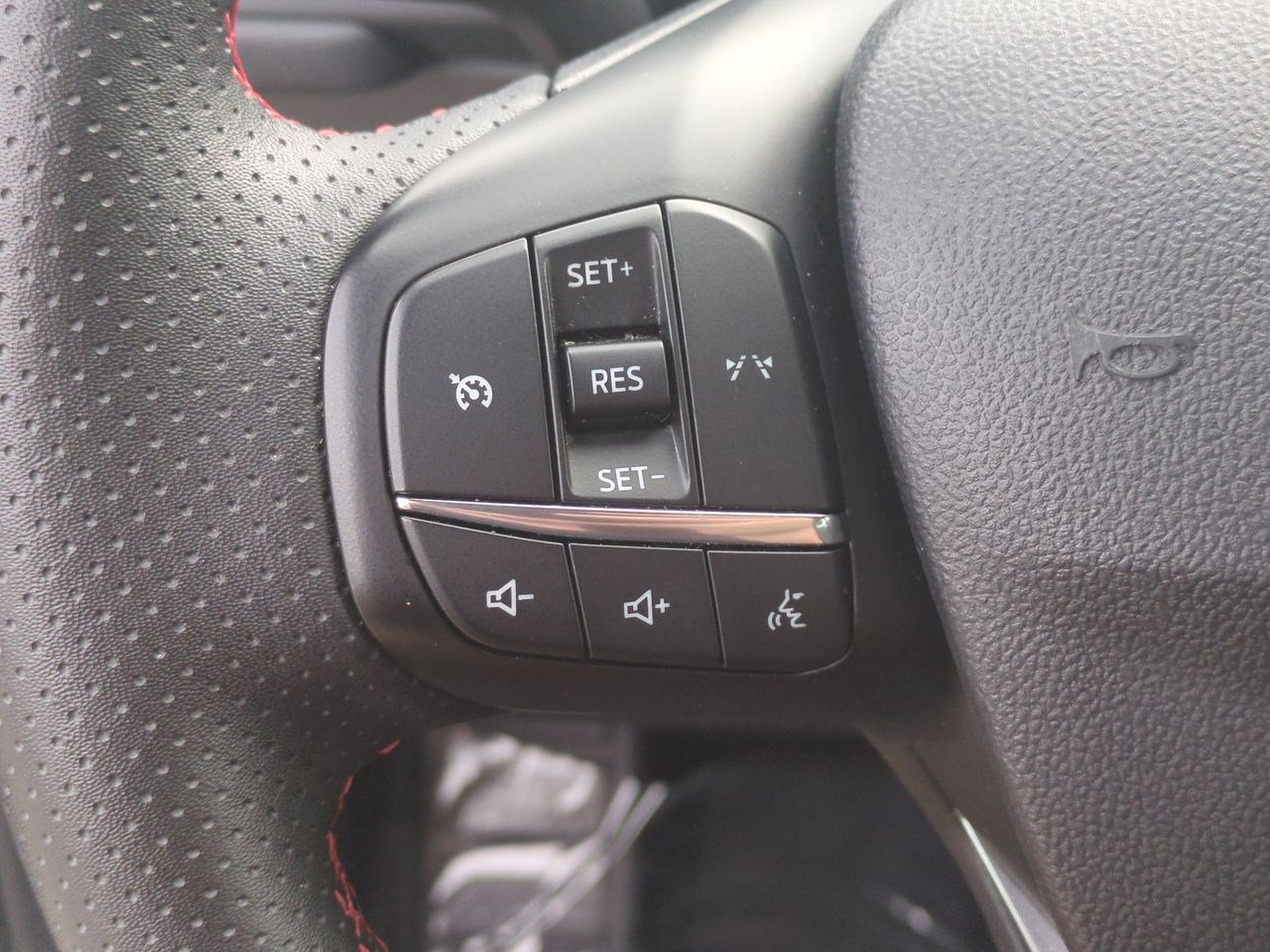 Used 2025 Ford Escape ST-Line Select AWD/4WD image 19