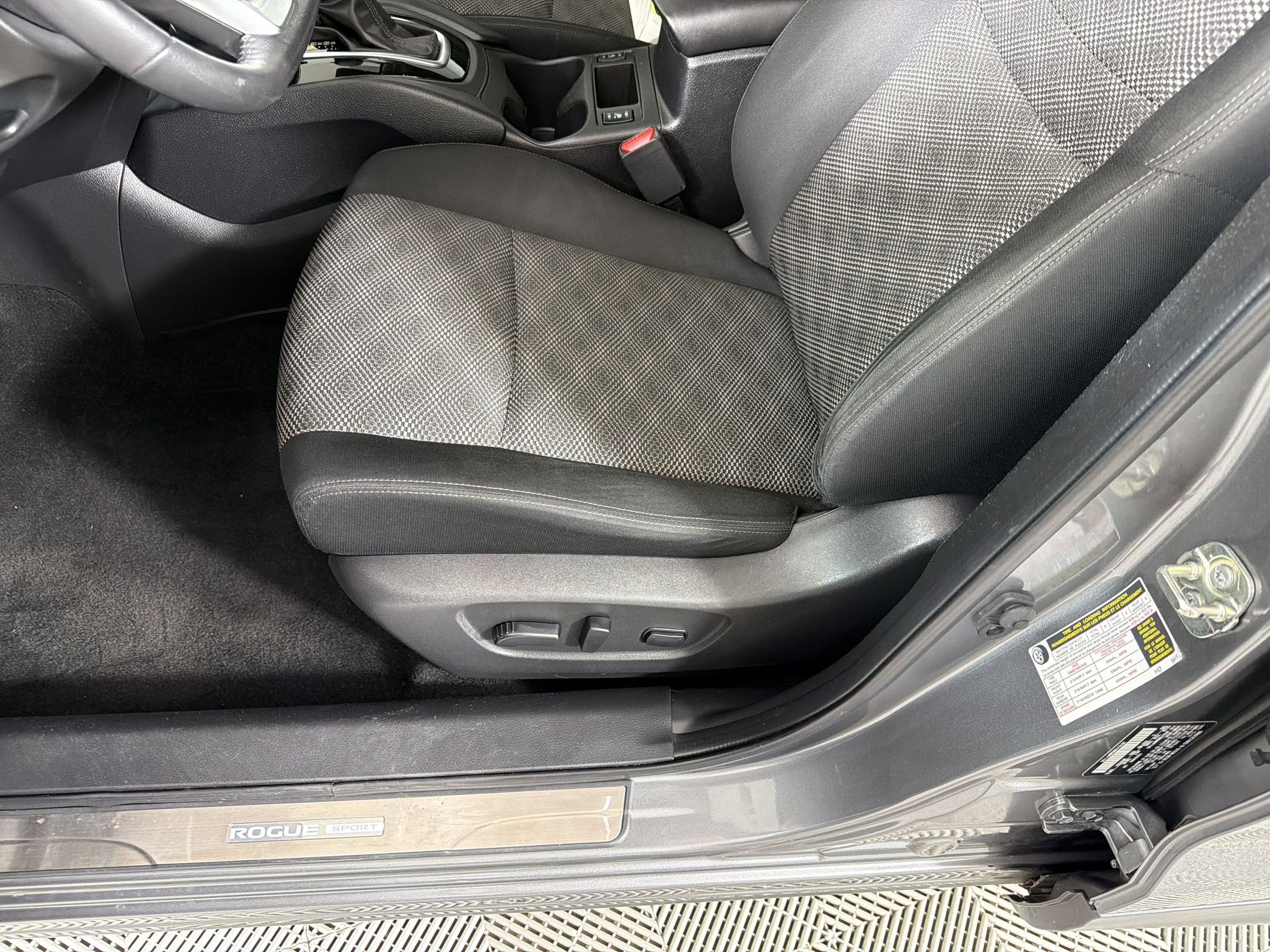 Used 2022 Nissan Rogue Sport SV AWD/4WD image 5