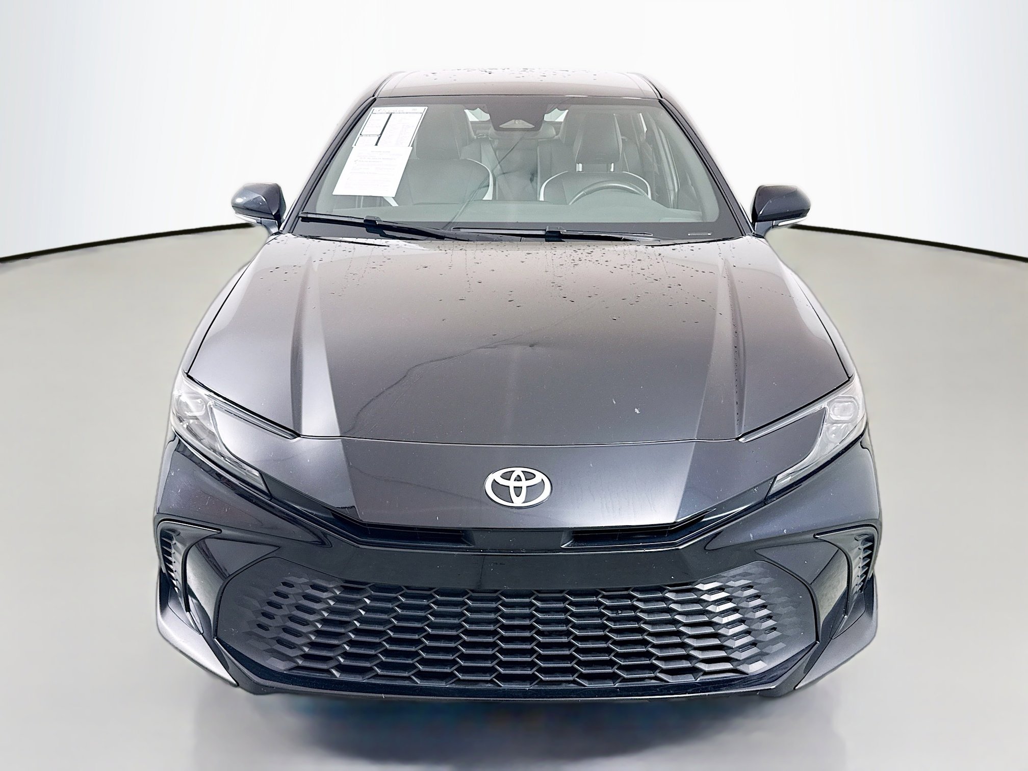 Used 2025 Toyota Camry SE image 2