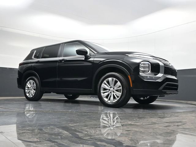 Used 2025 Mitsubishi Outlander ES image 26