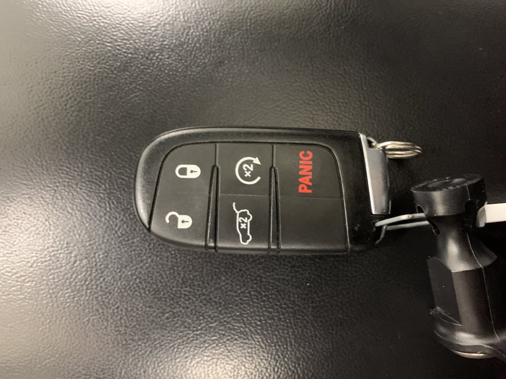 Used 2019 Jeep Grand Cherokee Altitude AWD/4WD image 17