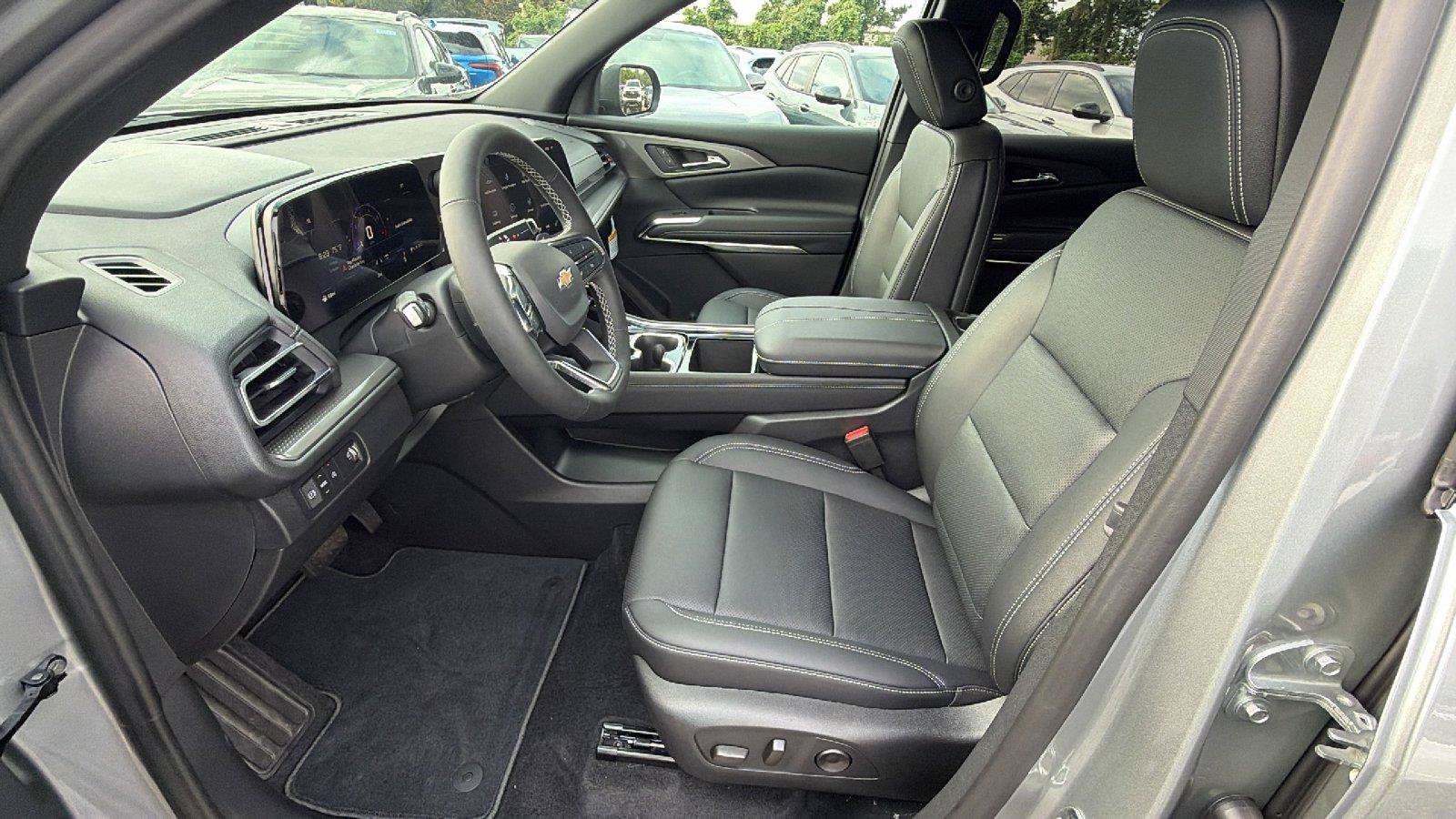 New 2027 Chevrolet Traverse LT w/ Sun and Wheel Package FWD image 17
