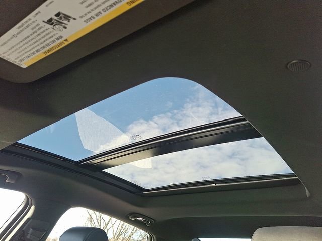 Used 2019 Buick LaCrosse Avenir w/ Driver Confidence Package II image 15