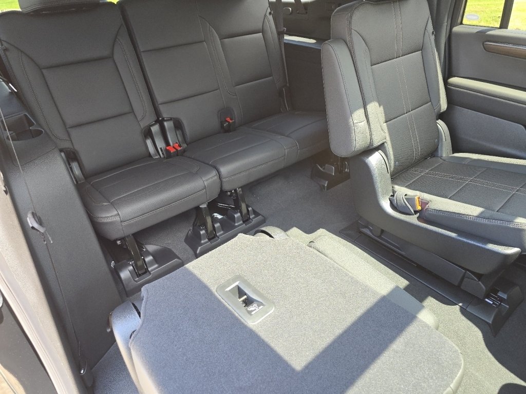 New 2026 Chevrolet Suburban High Country AWD/4WD image 15