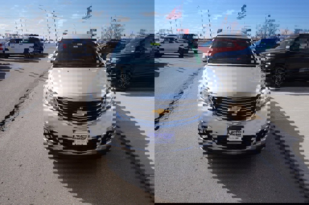 Used 2016 Chevrolet Traverse LT w/ Style and Technology Package image 4