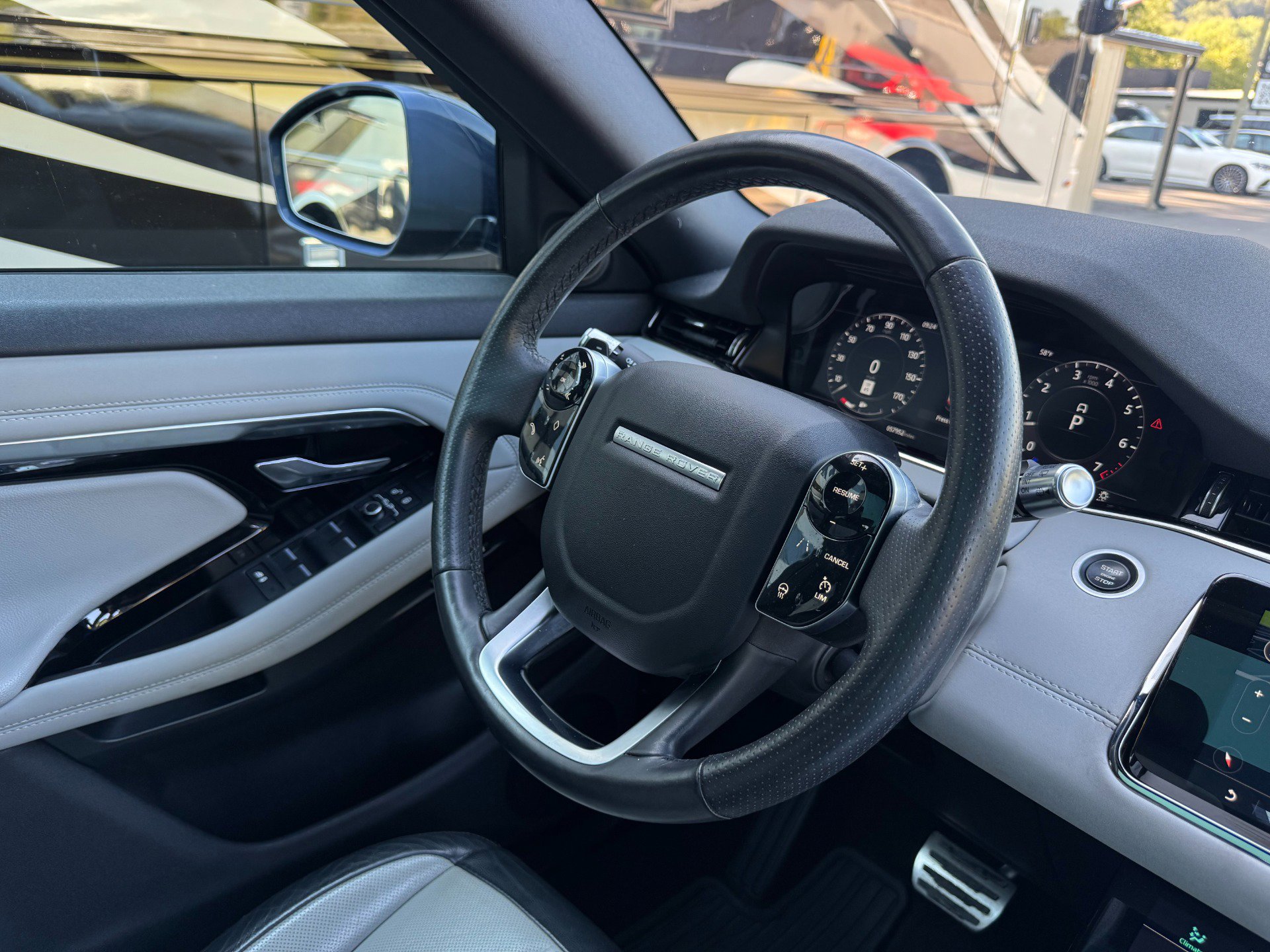 Used 2020 Land Rover Range Rover Evoque R-Dynamic SE image 40