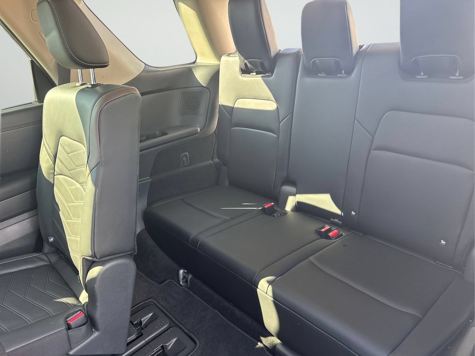 Certified 2025 Nissan Pathfinder Platinum w/ Cargo Package FWD image 35