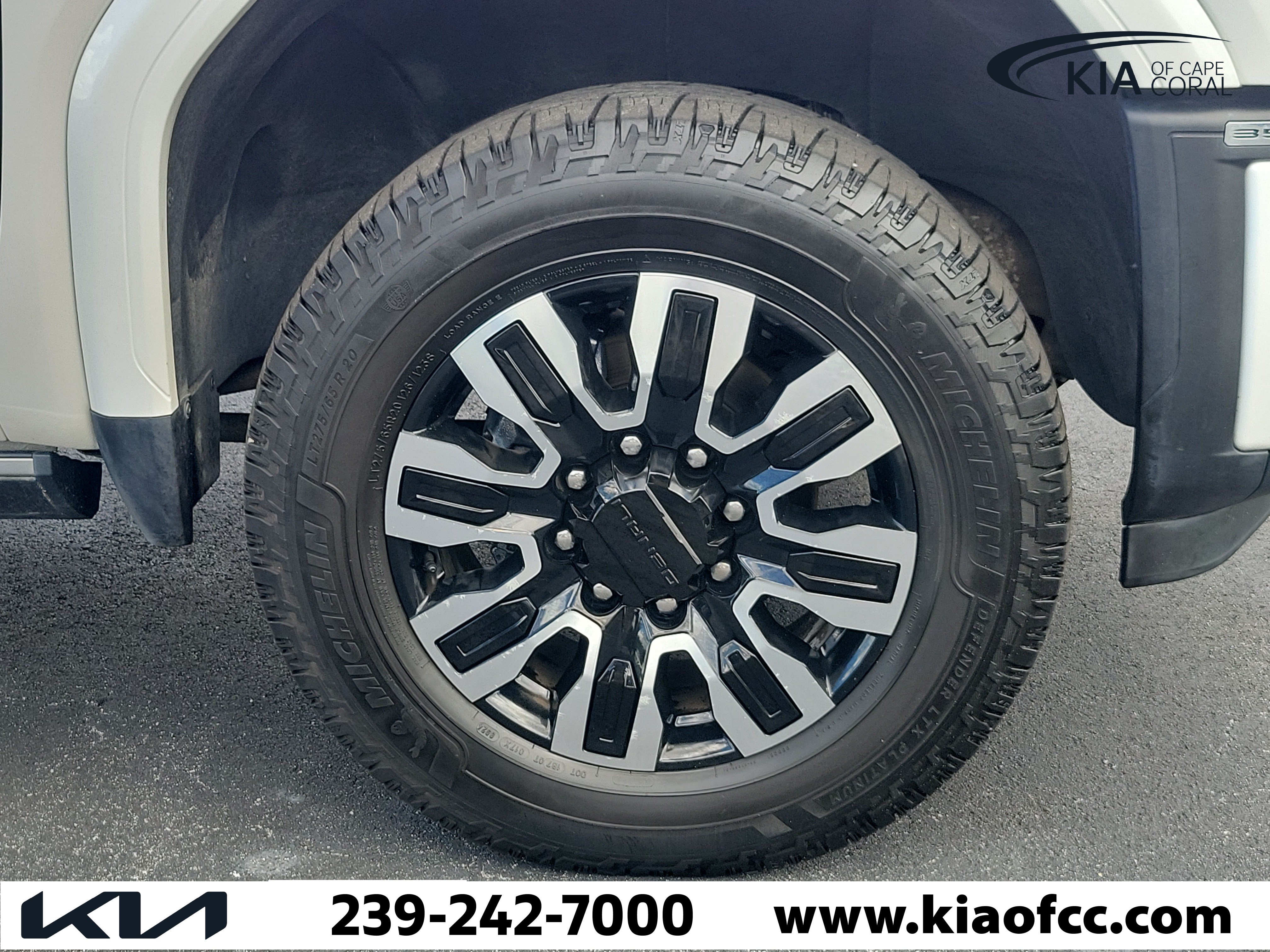 Used 2024 GMC Sierra 3500 Denali Ultimate AWD/4WD image 7