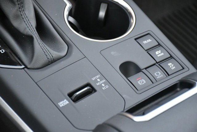 Used 2025 Toyota Highlander XLE image 15