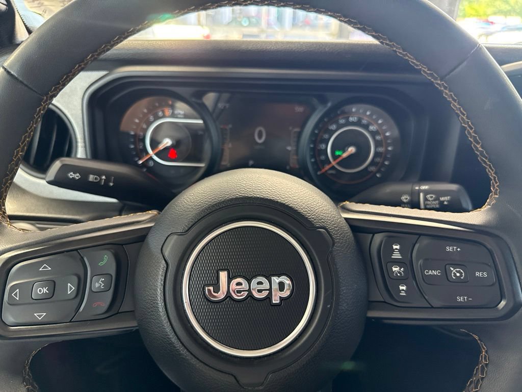Used 2024 Jeep Gladiator Sport AWD/4WD image 23