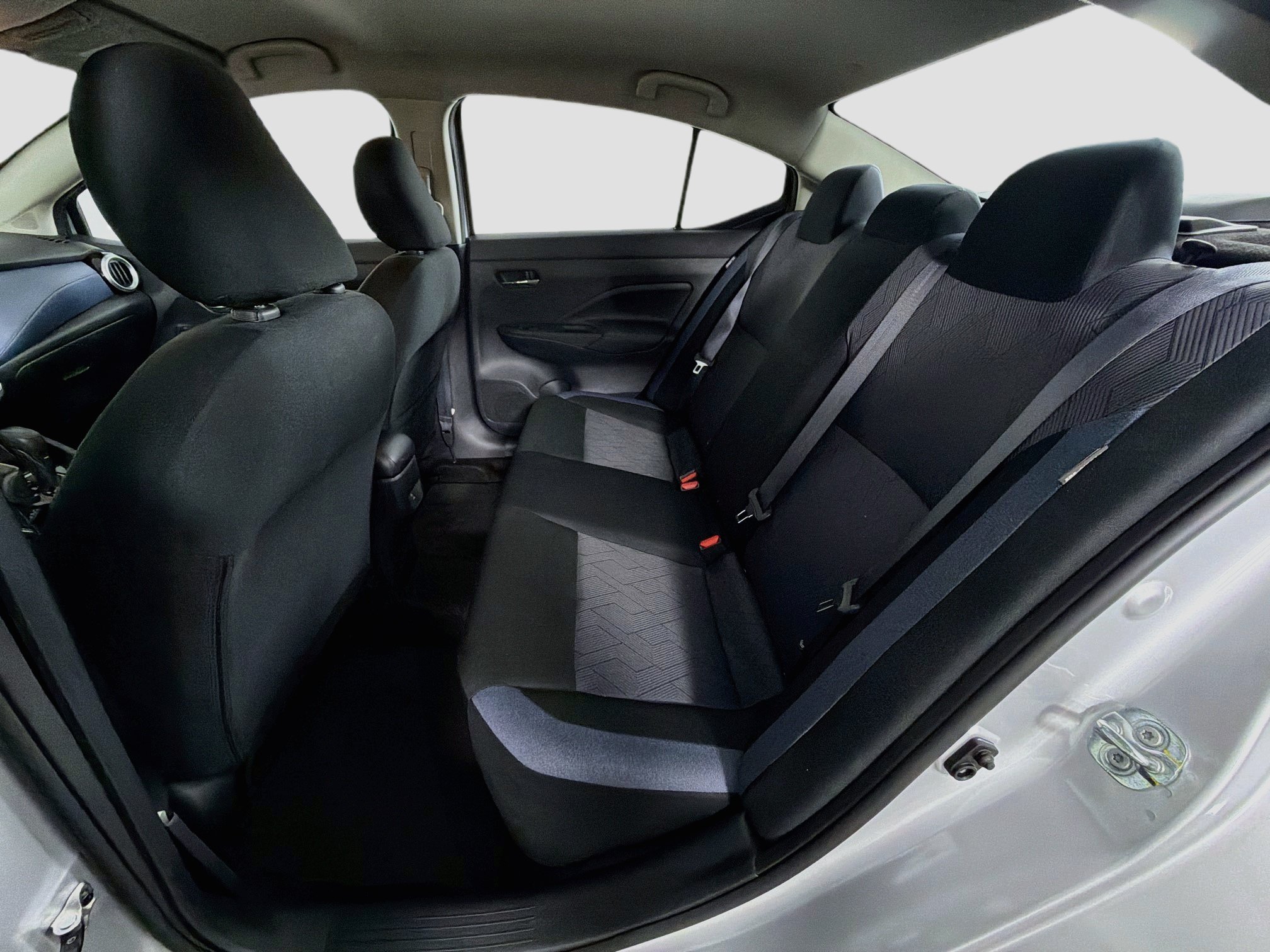 Used 2025 Nissan Versa SV FWD image 28