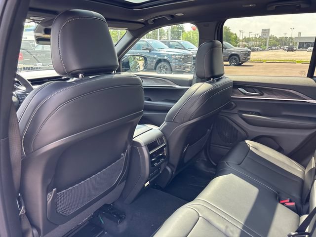 New 2026 Jeep Grand Cherokee Limited w/ Luxury Tech Group II AWD/4WD image 9