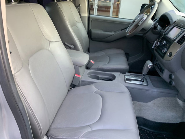 Used 2013 Nissan Frontier SL w/ Moonroof Pkg image 10