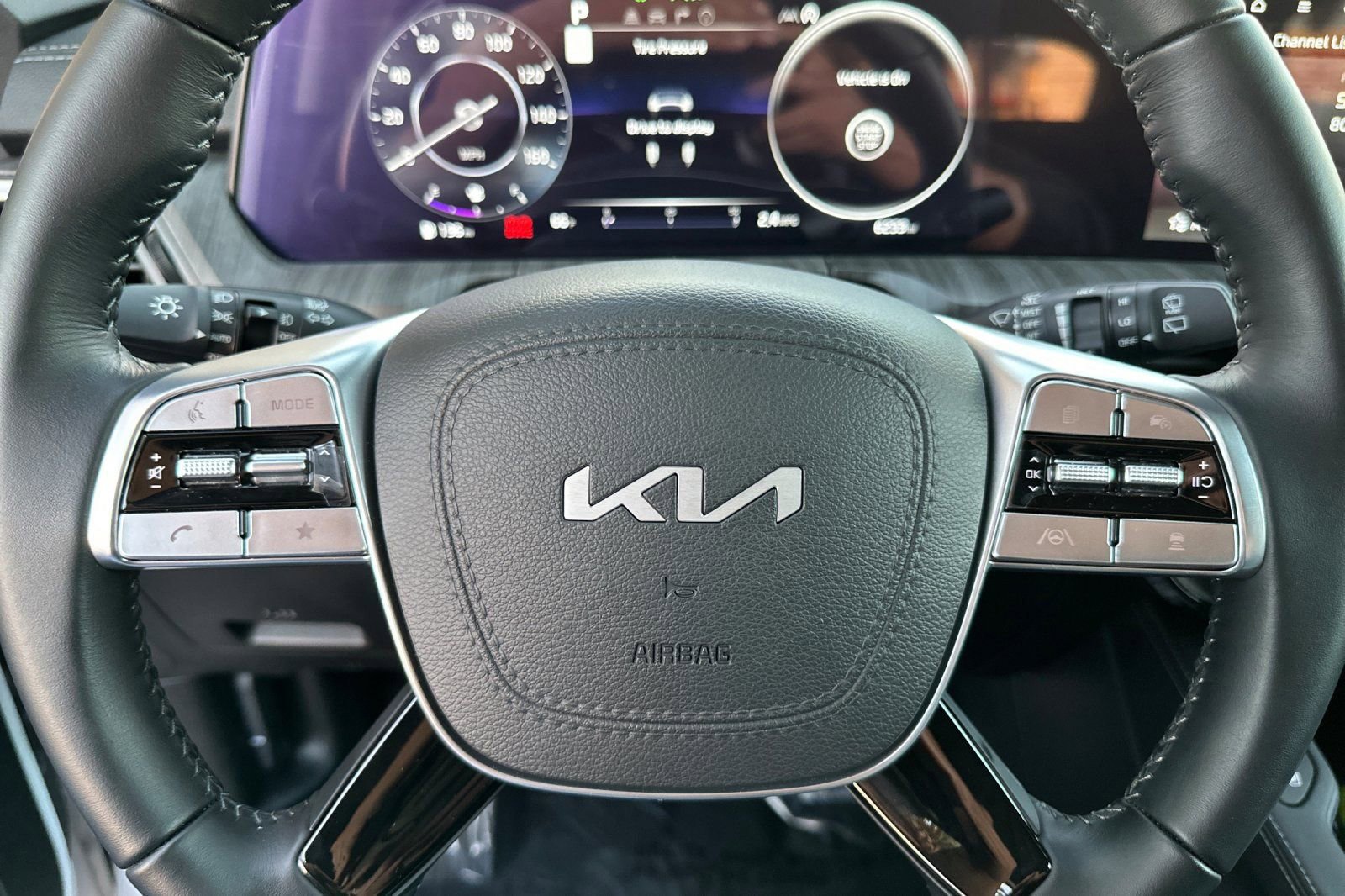 Used 2025 Kia Telluride SX image 26