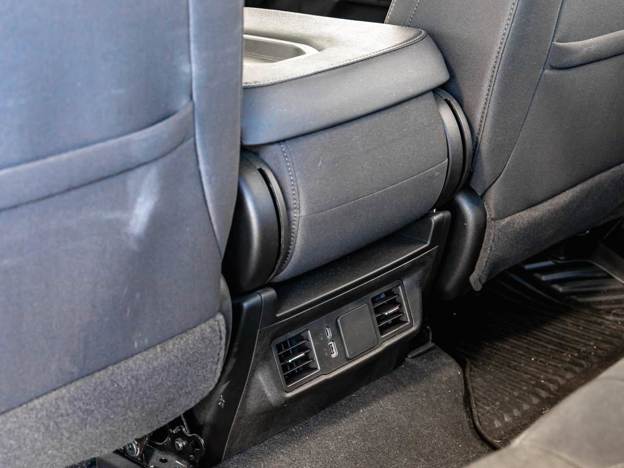 Used 2025 Chevrolet Silverado 1500 Custom Trail Boss w/ Dark Appearance Package AWD/4WD image 19