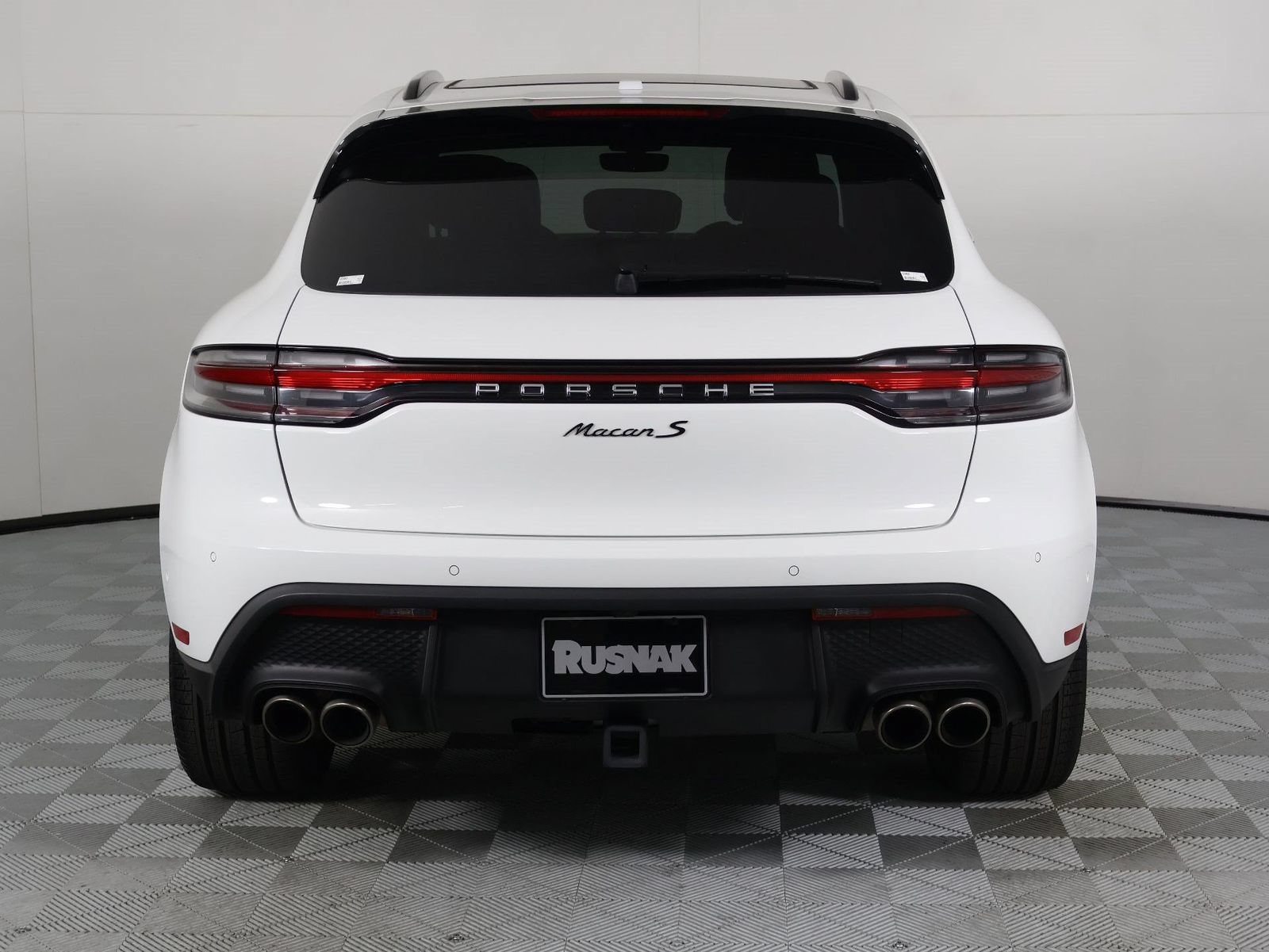 Certified 2023 Porsche Macan S AWD/4WD image 6