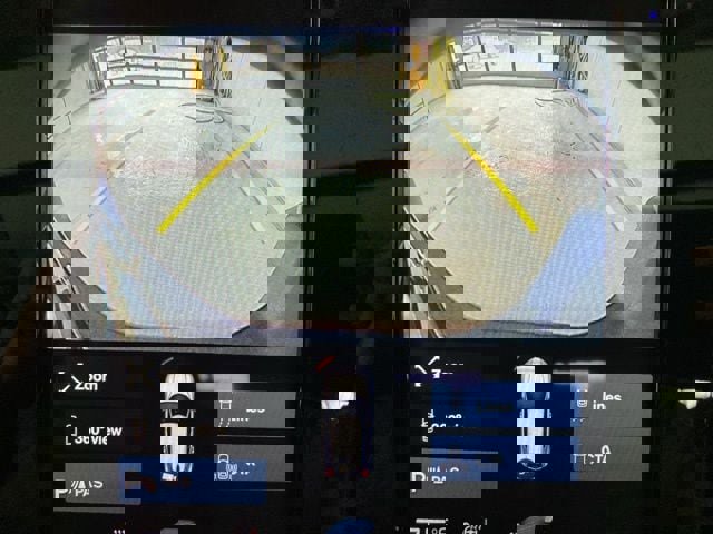 Used 2021 Volvo XC40 T5 Momentum image 18