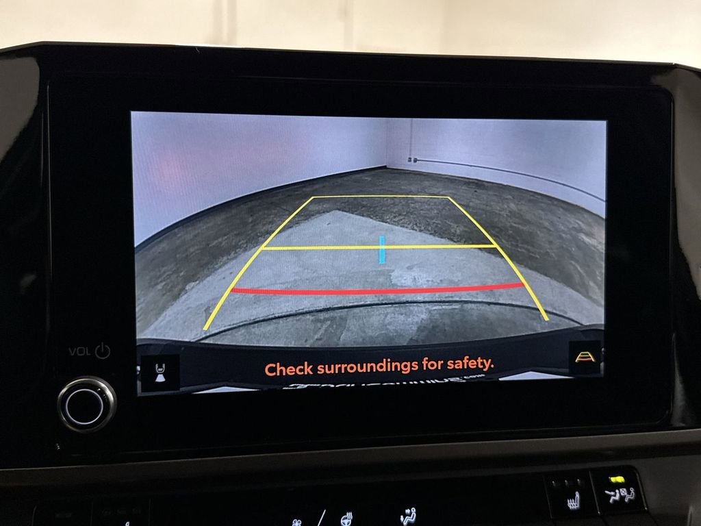 Used 2025 Toyota Camry SE w/ Convenience Package image 15