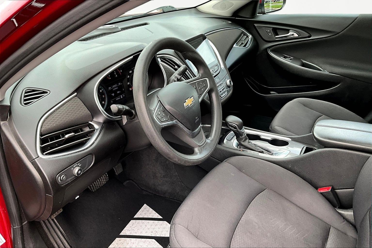 Used 2021 Chevrolet Malibu LT image 16