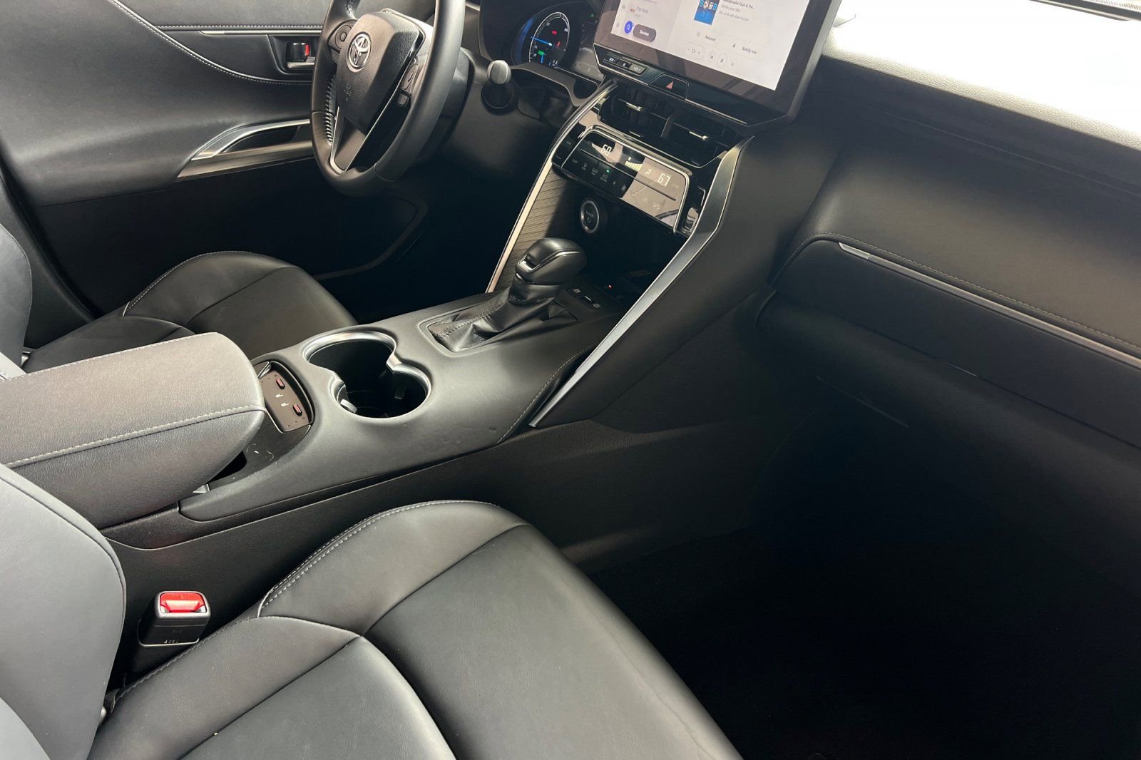 Used 2024 Toyota Venza XLE AWD/4WD image 18