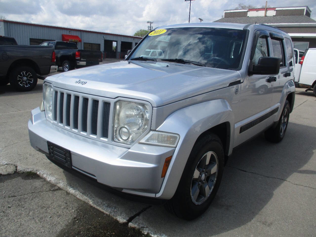 Used 2011 Jeep Liberty Sport AWD/4WD image 2
