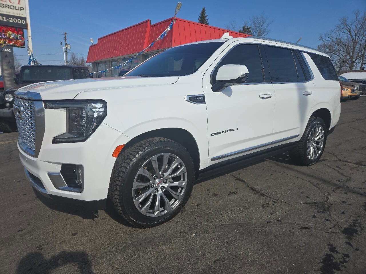 Used 2021 GMC Yukon Denali w/ Denali Premium Package image 2