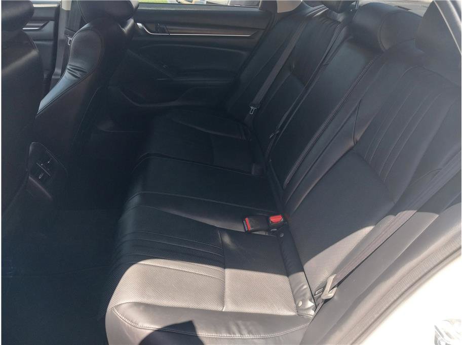 Used 2018 Honda Accord Touring image 9
