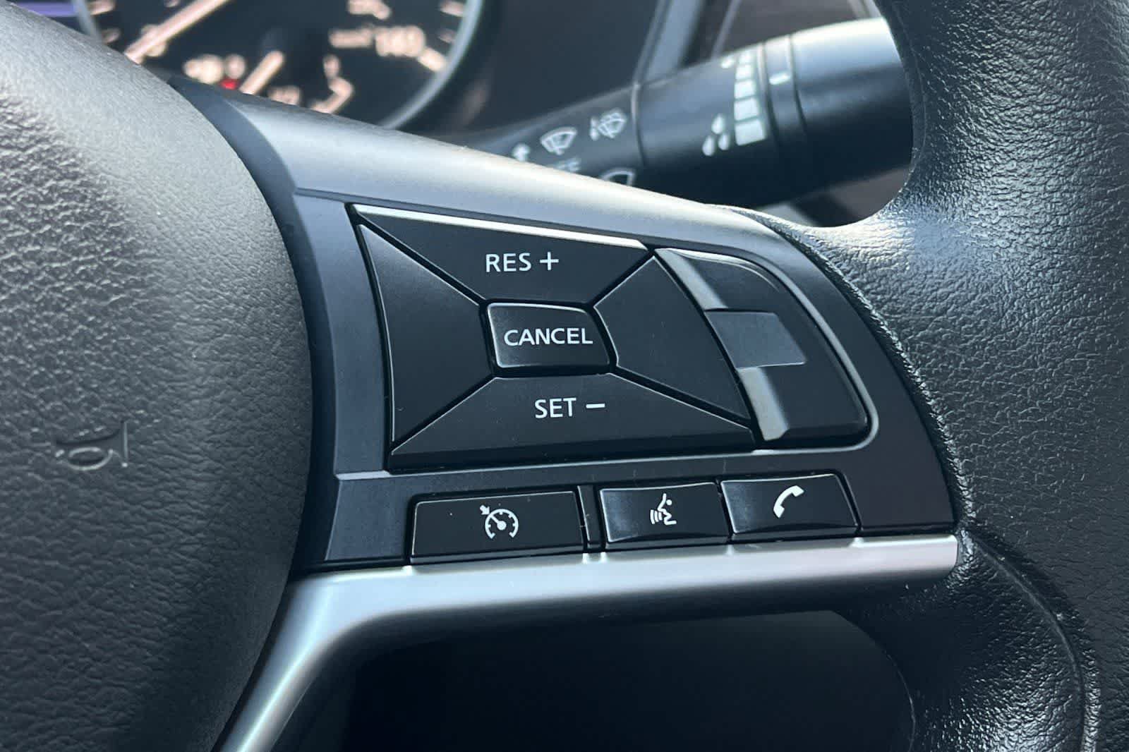 Used 2025 Nissan Altima 2.5 SV FWD image 28
