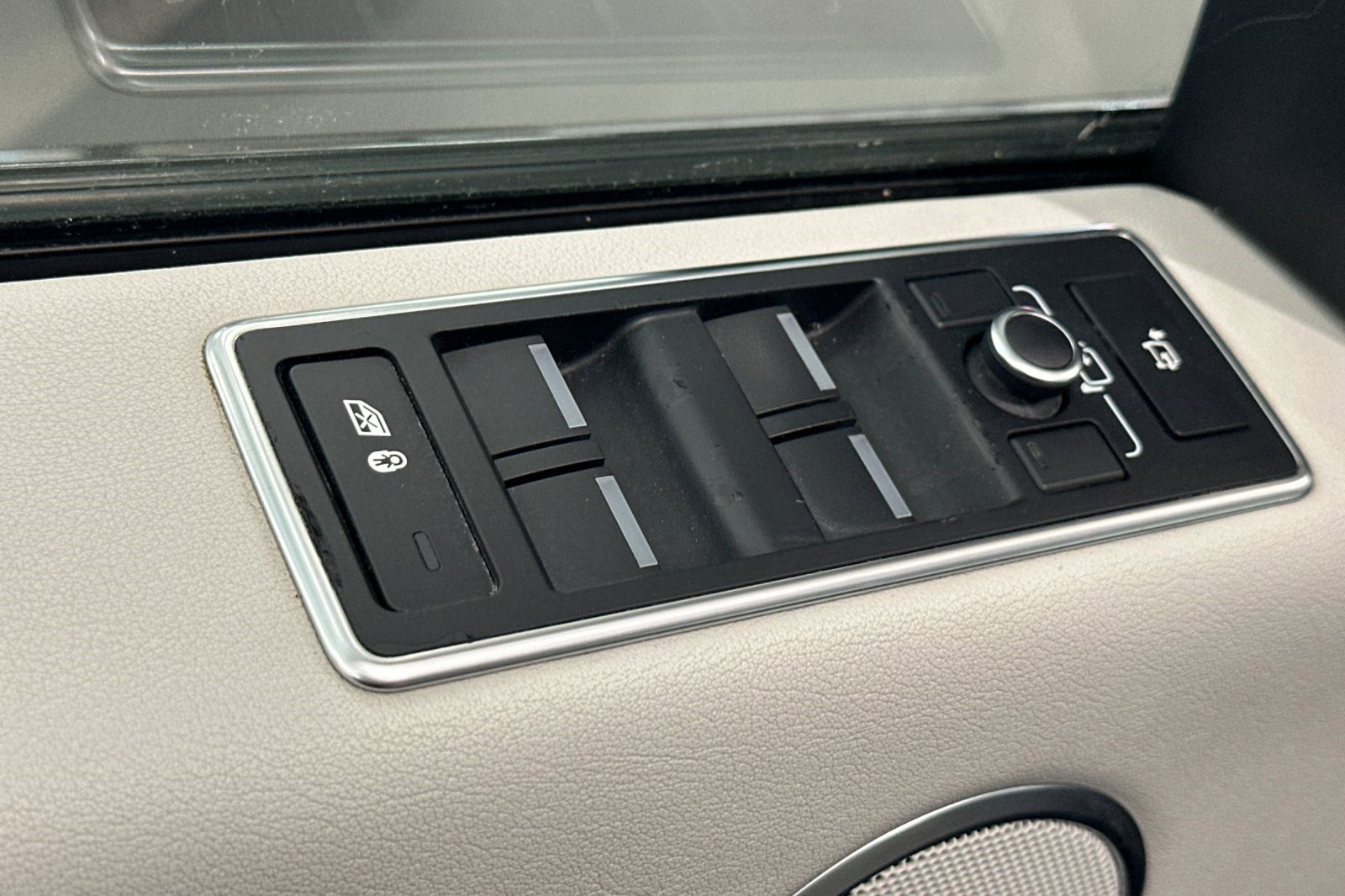 Used 2016 Land Rover Range Rover Supercharged image 15