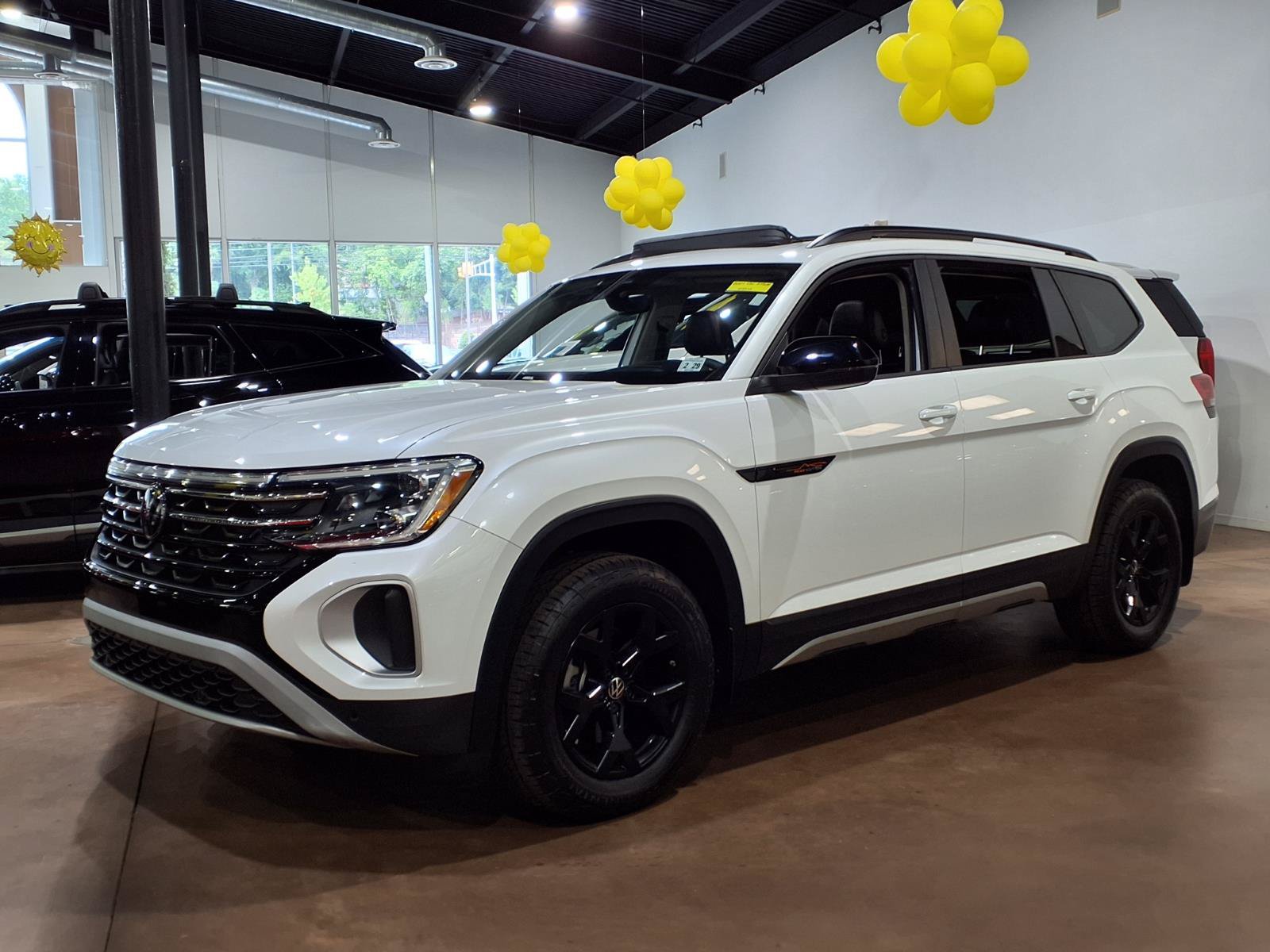Used 2024 Volkswagen Atlas Peak Edition SEL AWD/4WD image 3