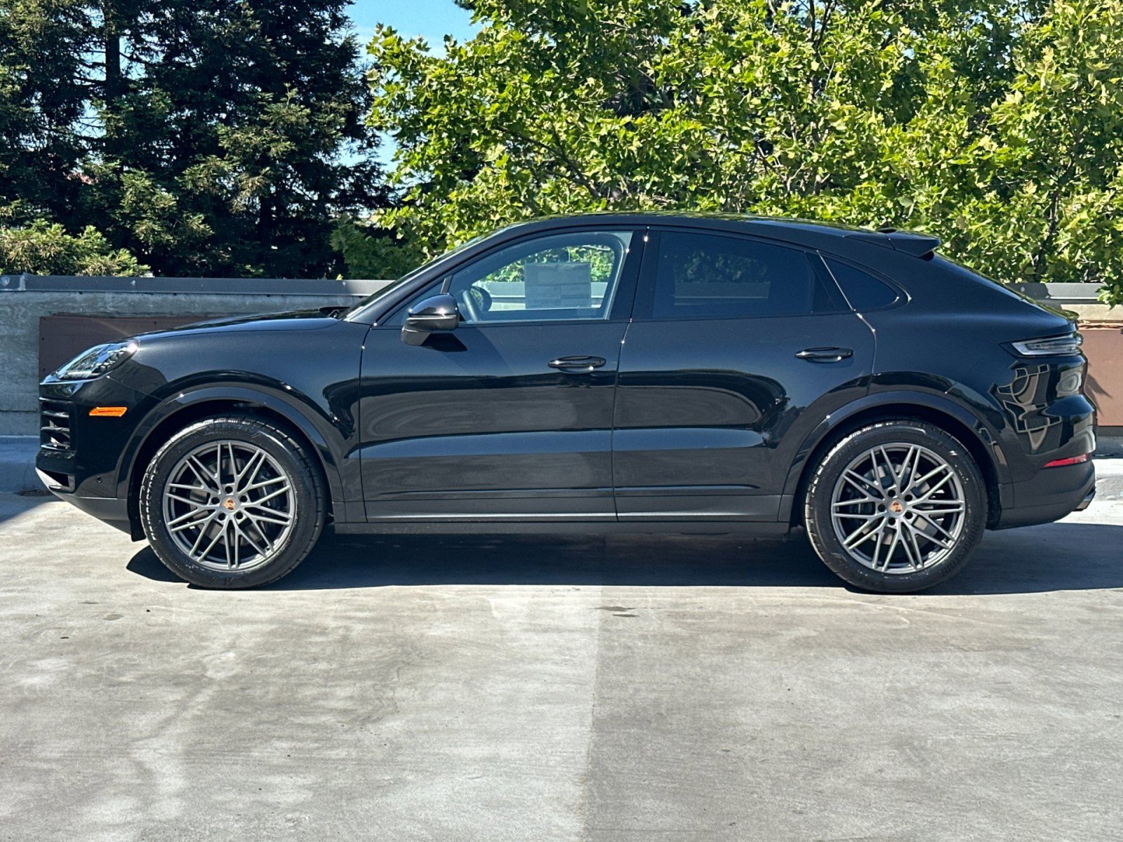 New 2025 Porsche Cayenne Coupe image 2