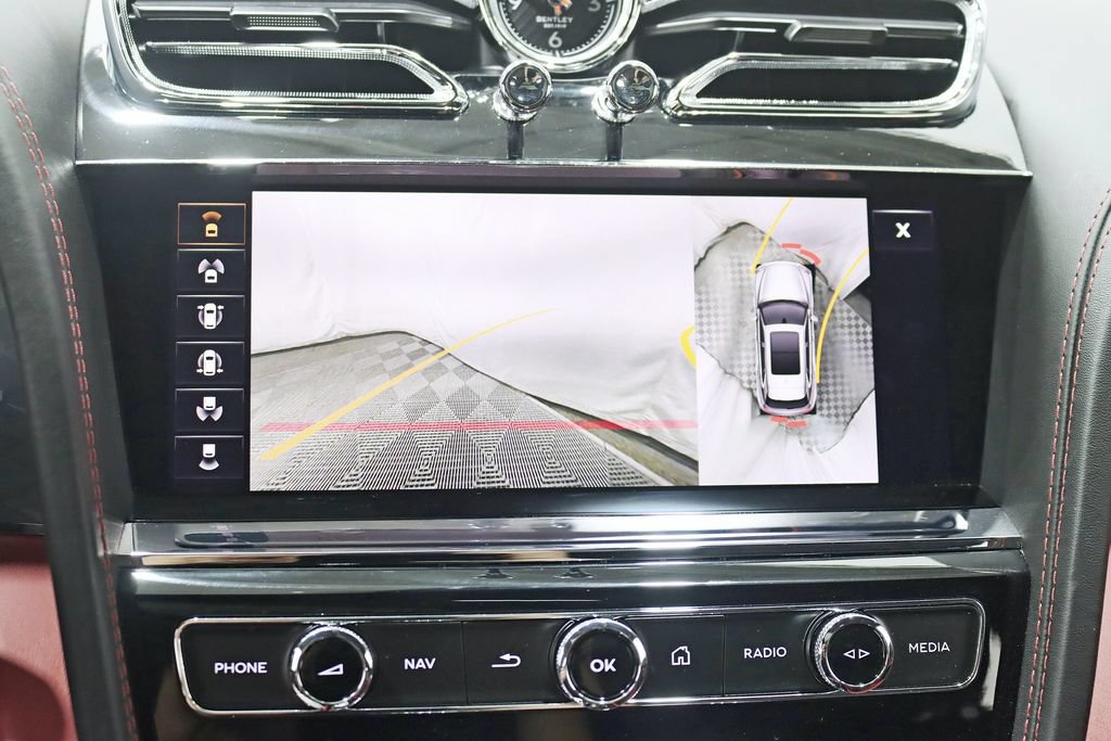 Used 2023 Bentley Bentayga AWD/4WD image 19