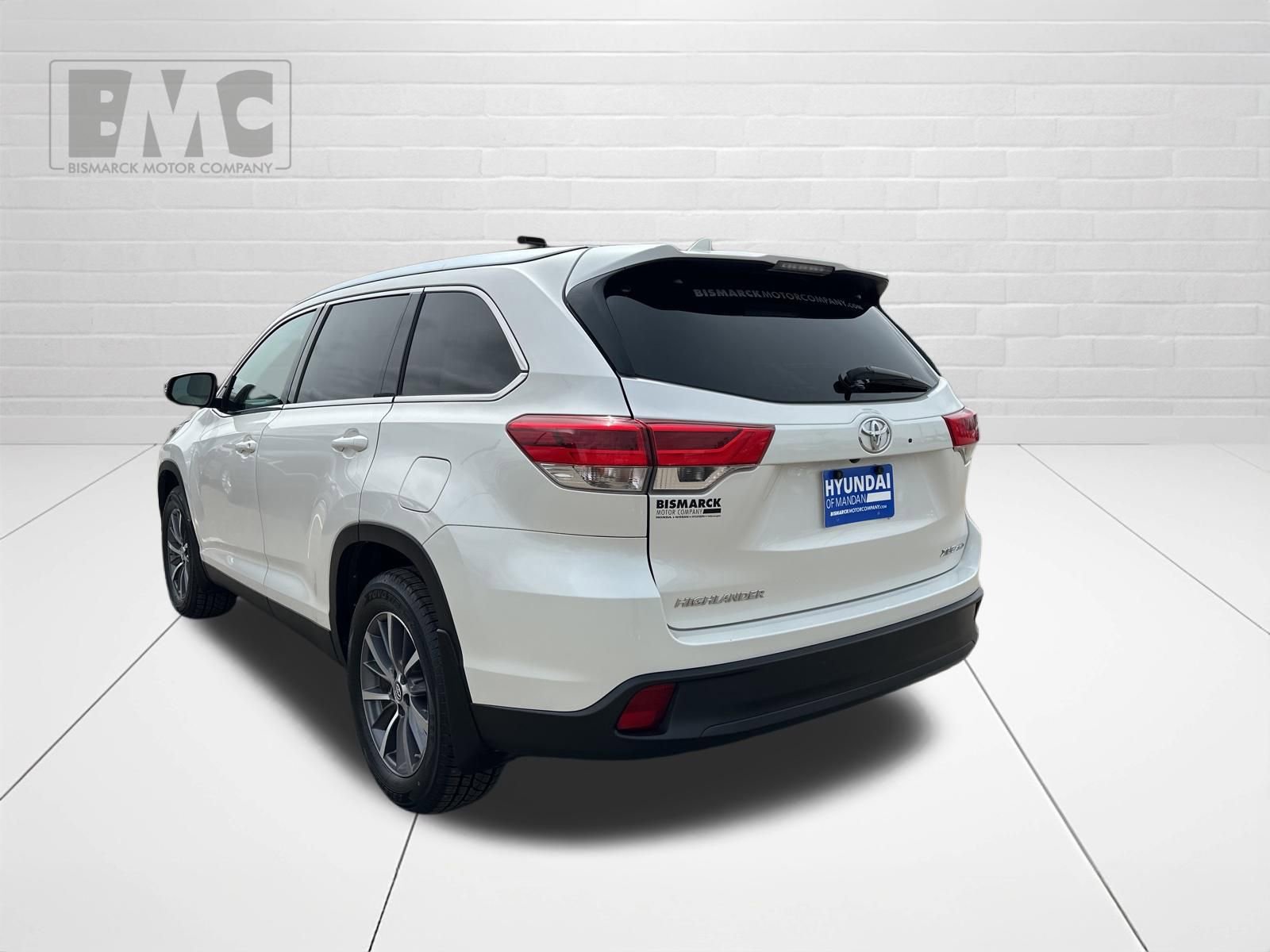 Used 2019 Toyota Highlander XLE AWD/4WD image 4