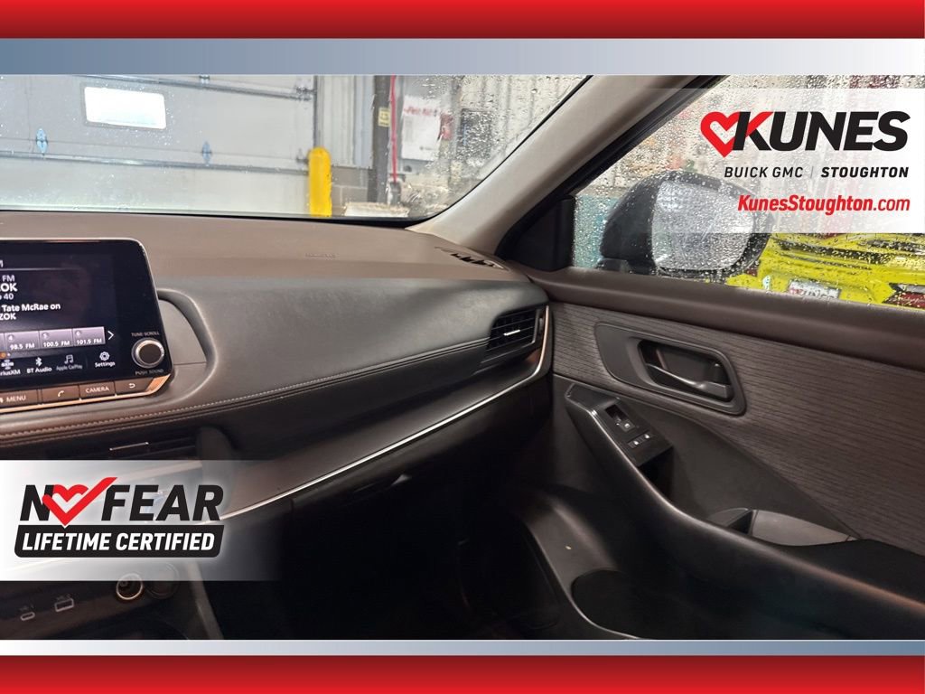 Used 2023 Nissan Rogue S image 39